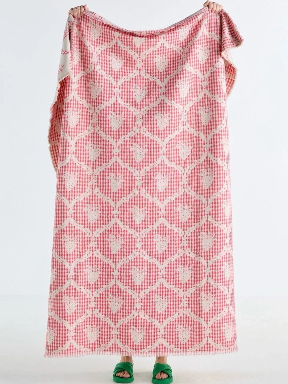 Anthropologie Pink & Cream Geometric Medallion Throw strawberry gingham